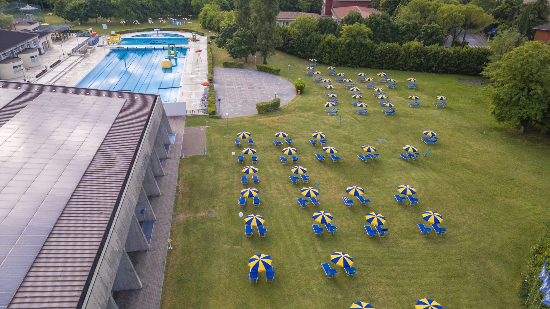 verona_01_aerea_zona_verde_piscinas